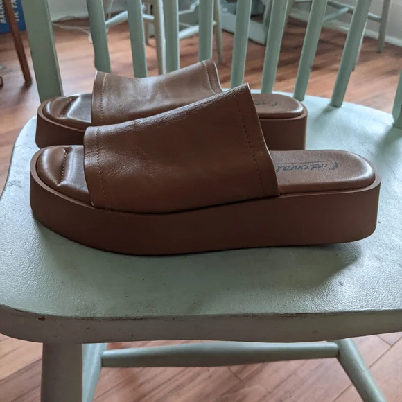 Platform sandals - Picture 3 of 4